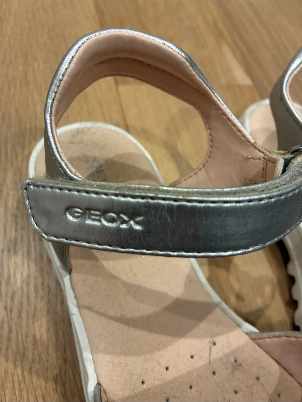 Geox little Girls' Silver Glitter Hook-and-Loop Sandals